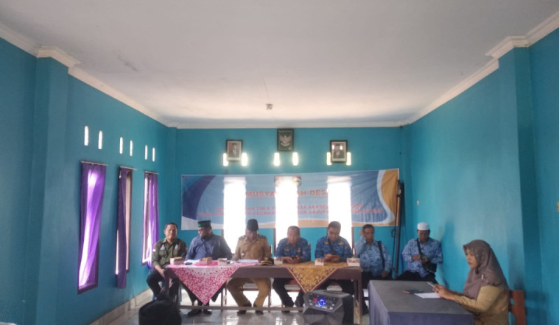 Musyawarah Desa tentang Pembentukan Tim dan Penyusunan RKPDes tahun 2024 Desa Mareje Timur